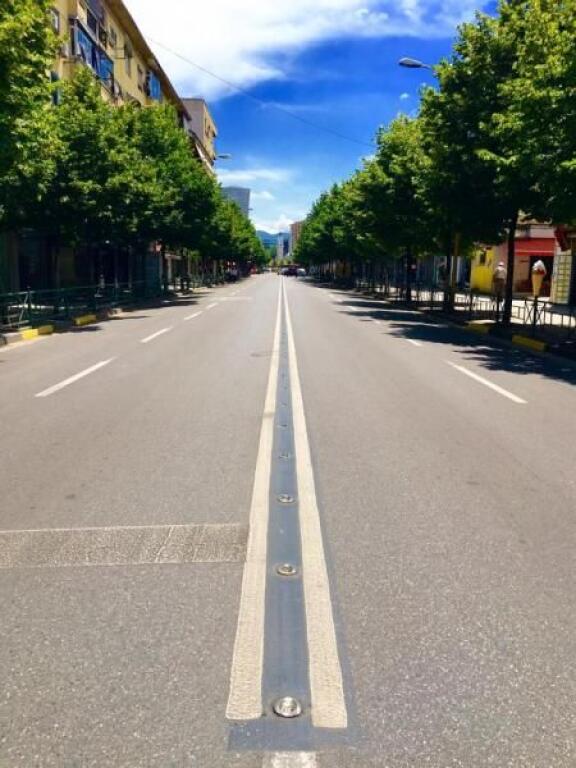 Ambjent per qira ne Rrugen e Durresit