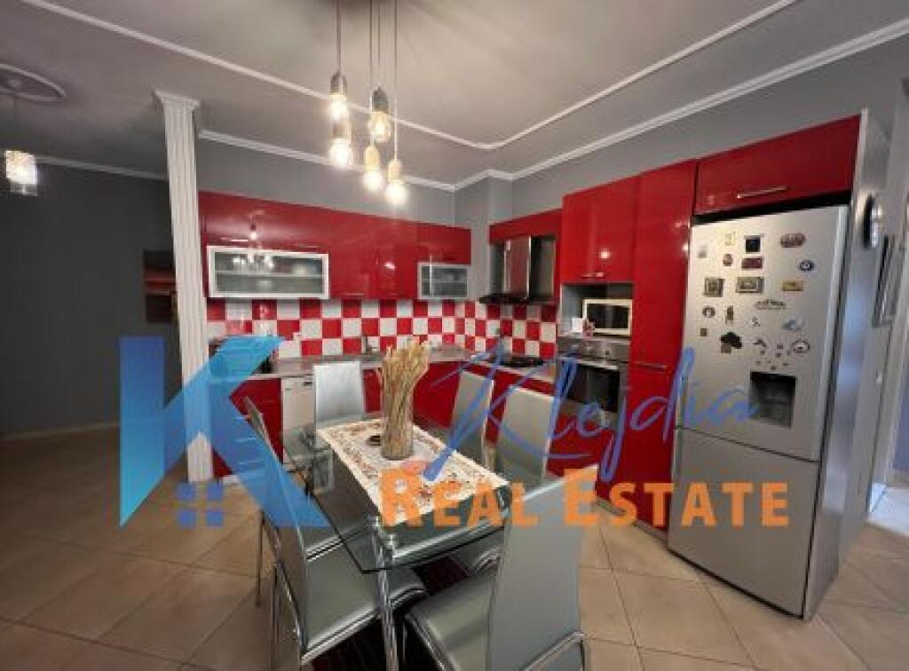 Apartament 2+1+2 me qira te Kodra e Diellit, afer market Aldi