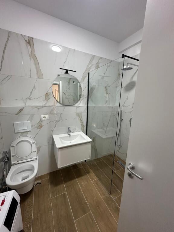 APARTAMENT 1+1+ PARKIM ME QIRA TEK SHKOLLA E KUQE