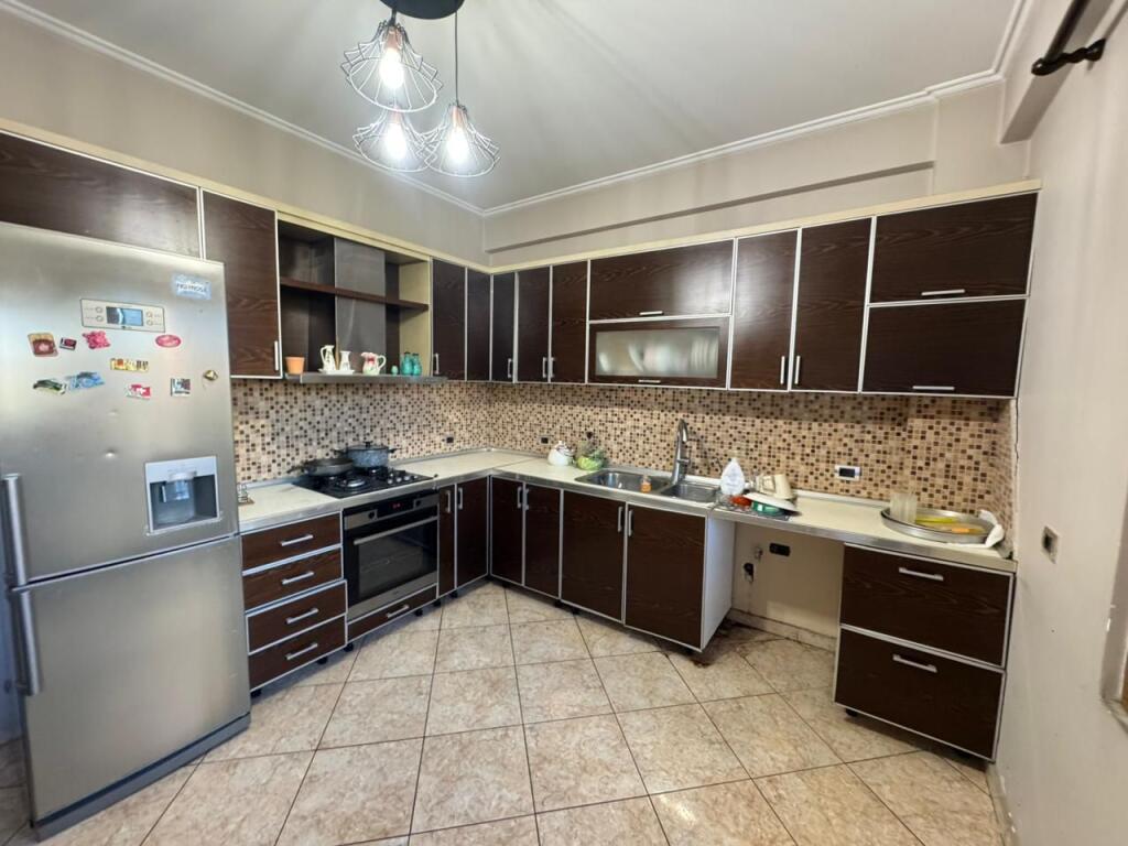 Appartamento 3+1+2 in Vendita  📍 Zona: Astir, vicino al Palazzo con Frecce