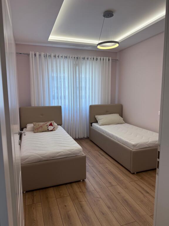 Apartament 2+1+2 per qira  përballë Stacionit të trenit - Durres.