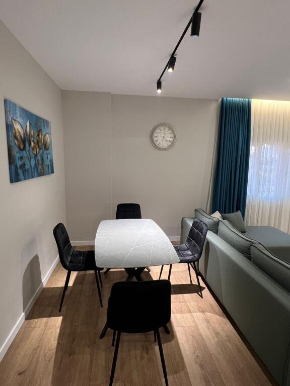 Super apartament me qira tek Lake Land Residence,