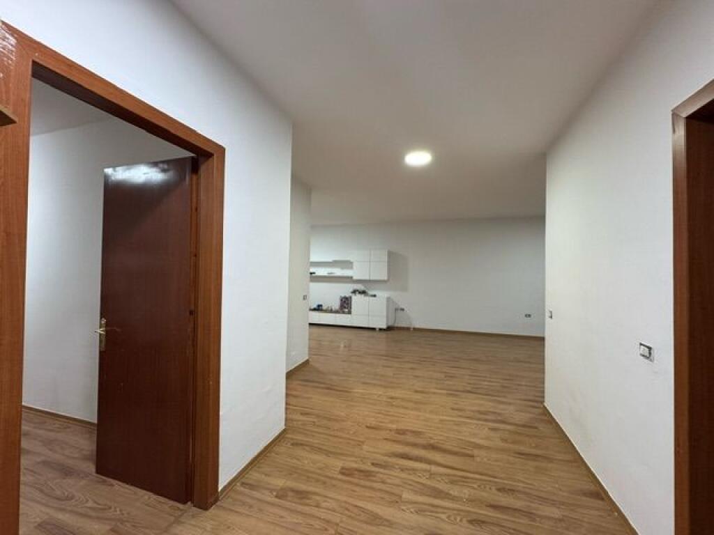 apartament 2+1 me qera ne yzberisht prane eco market