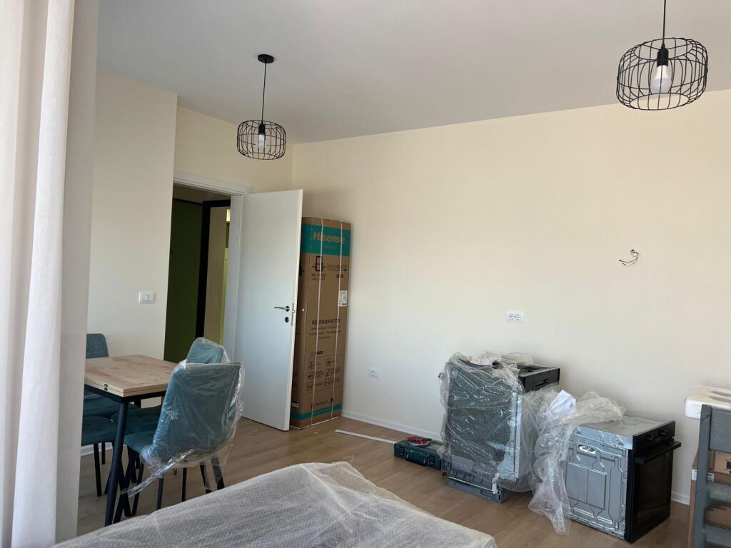 Apartament 1+1, Shkolla e Kuqe!