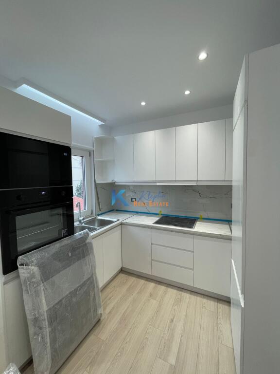 Apartament 2+1+Parkim per qira te Myslym Shyri, Rruga Him Kolli