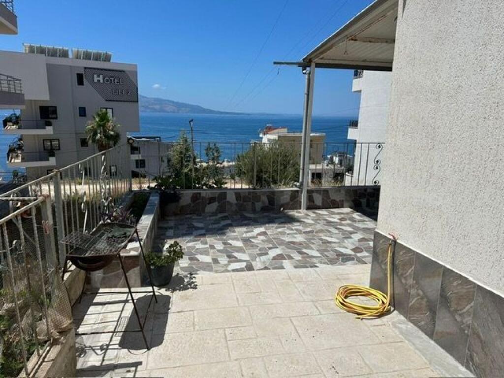 🏡 Appartamento 1+1 in vendita a Saranda con vista mozzafiato sul mare 🌊 e posto auto 🚗