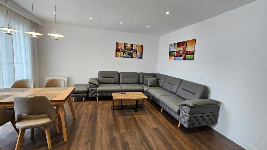 Apartament per qira 2+1 tek Rruga Mine Peza