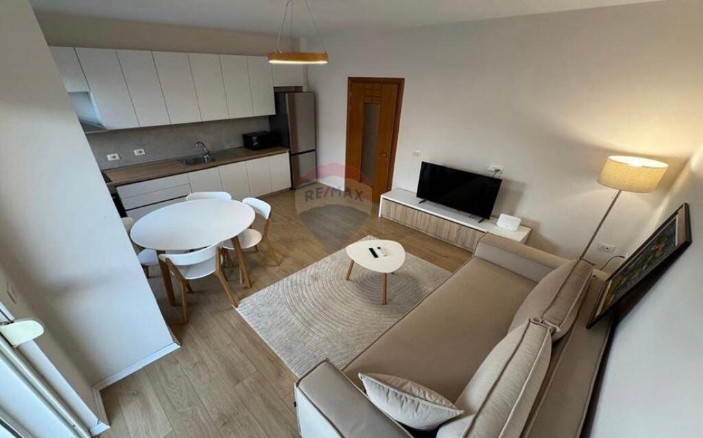 Rent/ Apartment 1+1, Kavajes Street!