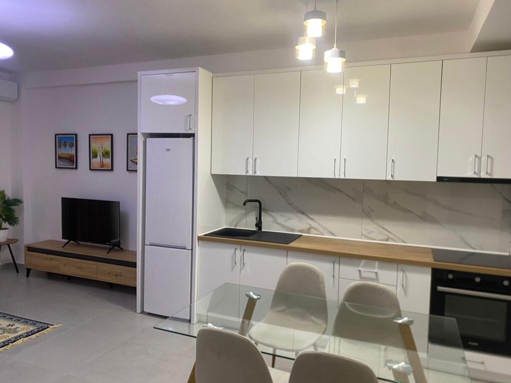 Apartament me qira 1+1 – Rruga e Durrësit, pranë Colosseo