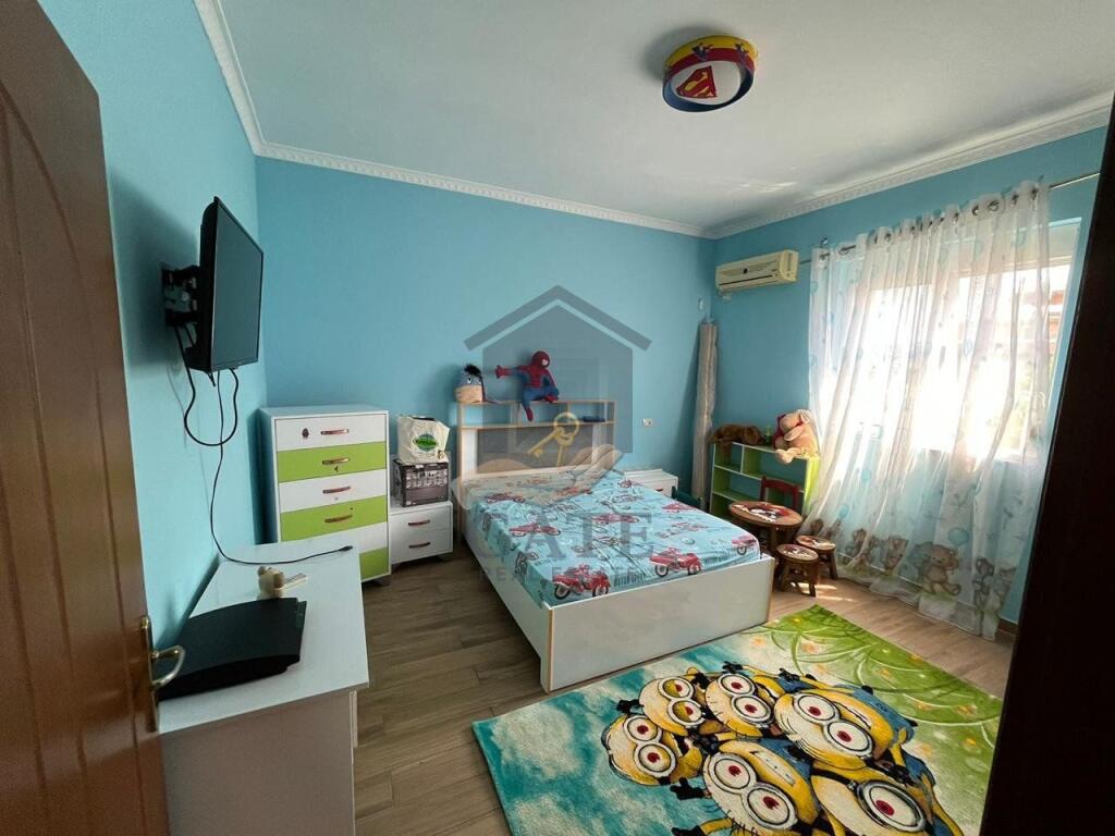 Jepet me qira apartament 2+1 në katin e dytë të një vile, Durrës (pranë Zjarrfikëses)