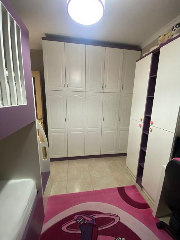 Jepet me qera apartament 2+1+2 tualete+ballkon te Fusha e Aviacionit te "Bar Votra".