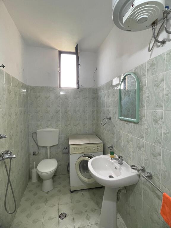 Shitet Apartament 2+1 Golem