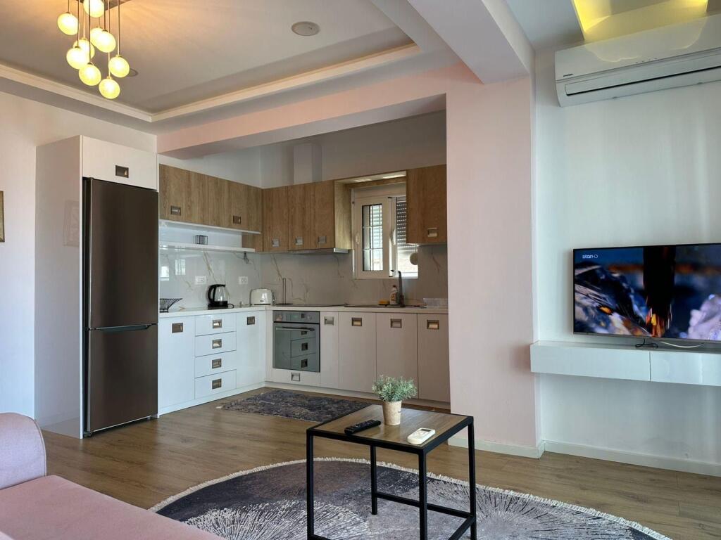 🏡 Appartamento 1+1 in vendita a Saranda con vista mozzafiato sul mare 🌊 e posto auto 🚗