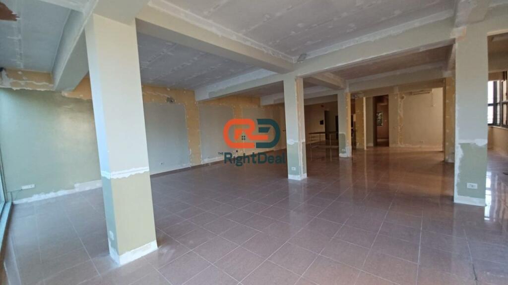 A Lapraka Vicino agli Edifici dell'Arabo, Vendesi Unità Commerciale con Pianta Regolare, Sulla Strada Principale!!