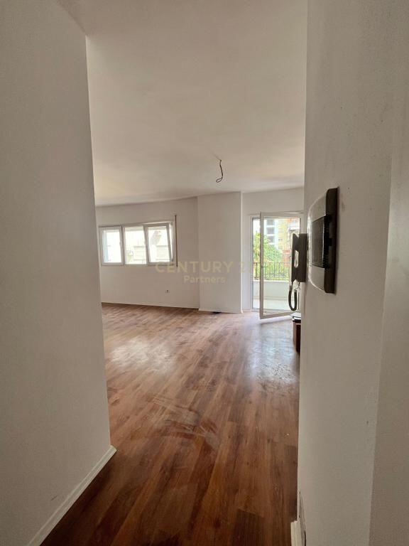 AMBIENT PER ZYRA ME QIRA TEK PAZARI I RI!