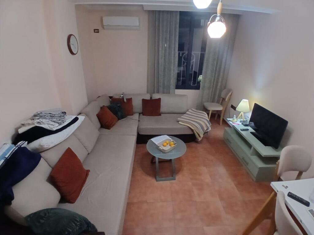 Jepet Me Qera Apartament 1+1+1 Ballkon