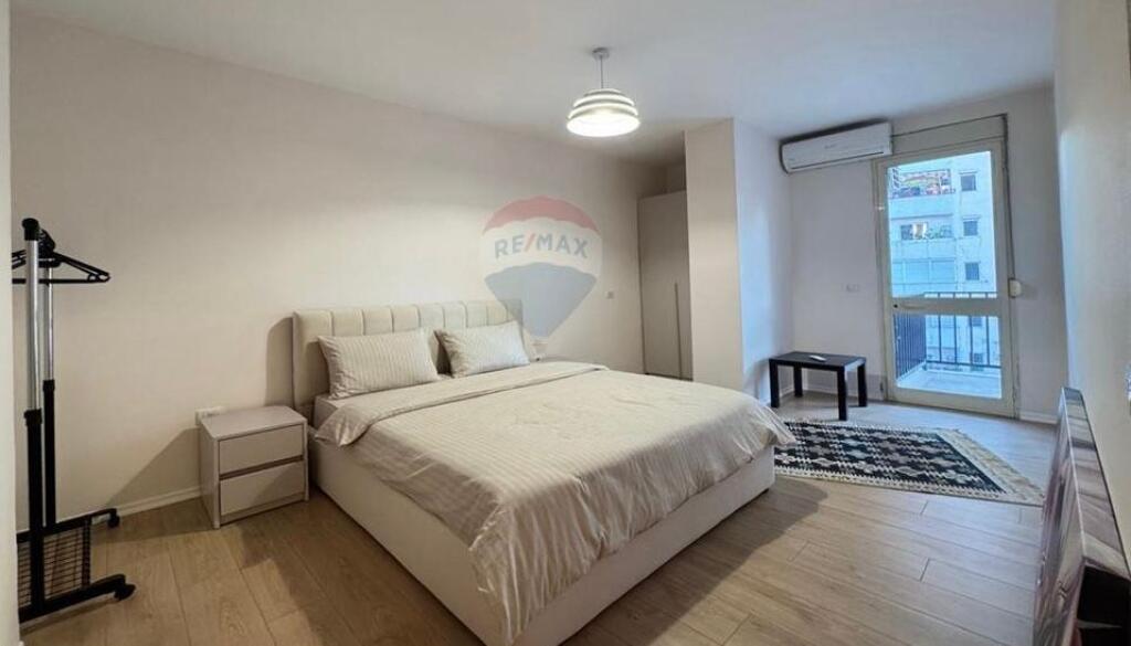 Rent/ Apartment 1+1, Kavajes Street!