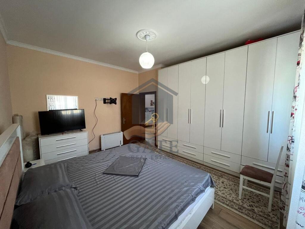 Jepet me qira apartament 2+1 në katin e dytë të një vile, Durrës (pranë Zjarrfikëses)