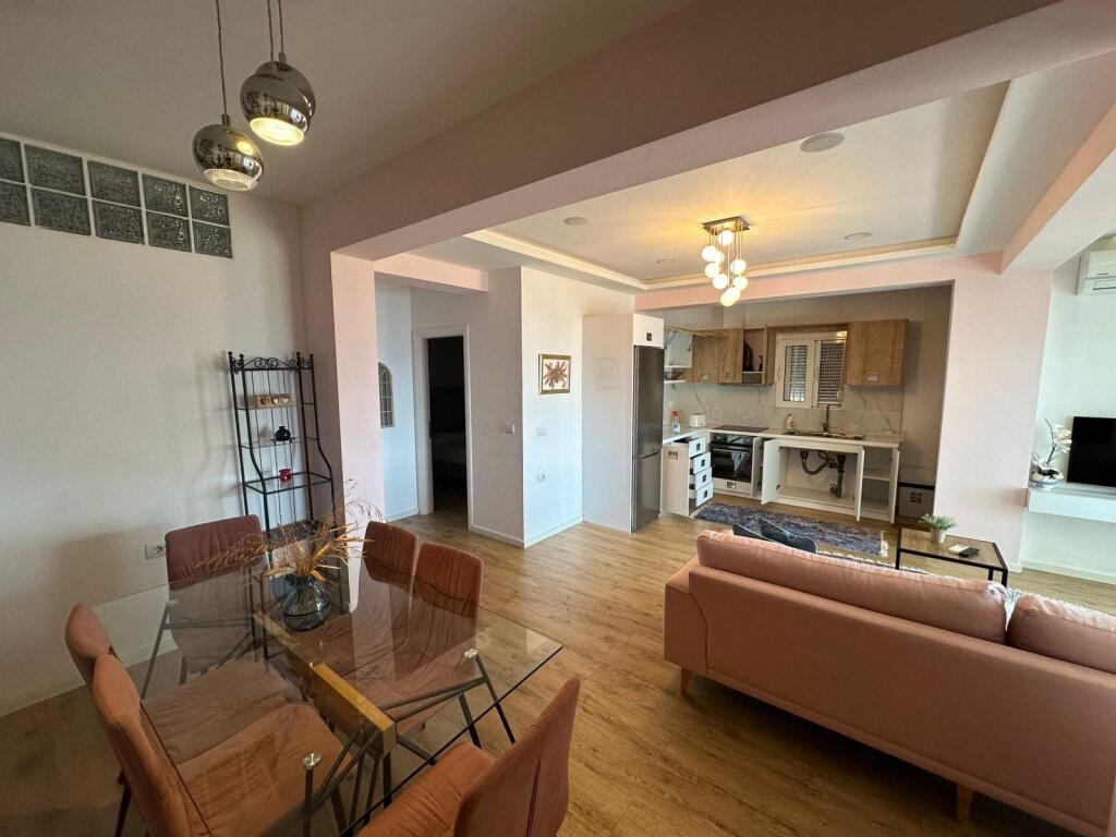 🏡 Appartamento 1+1 in vendita a Saranda con vista mozzafiato sul mare 🌊 e posto auto 🚗