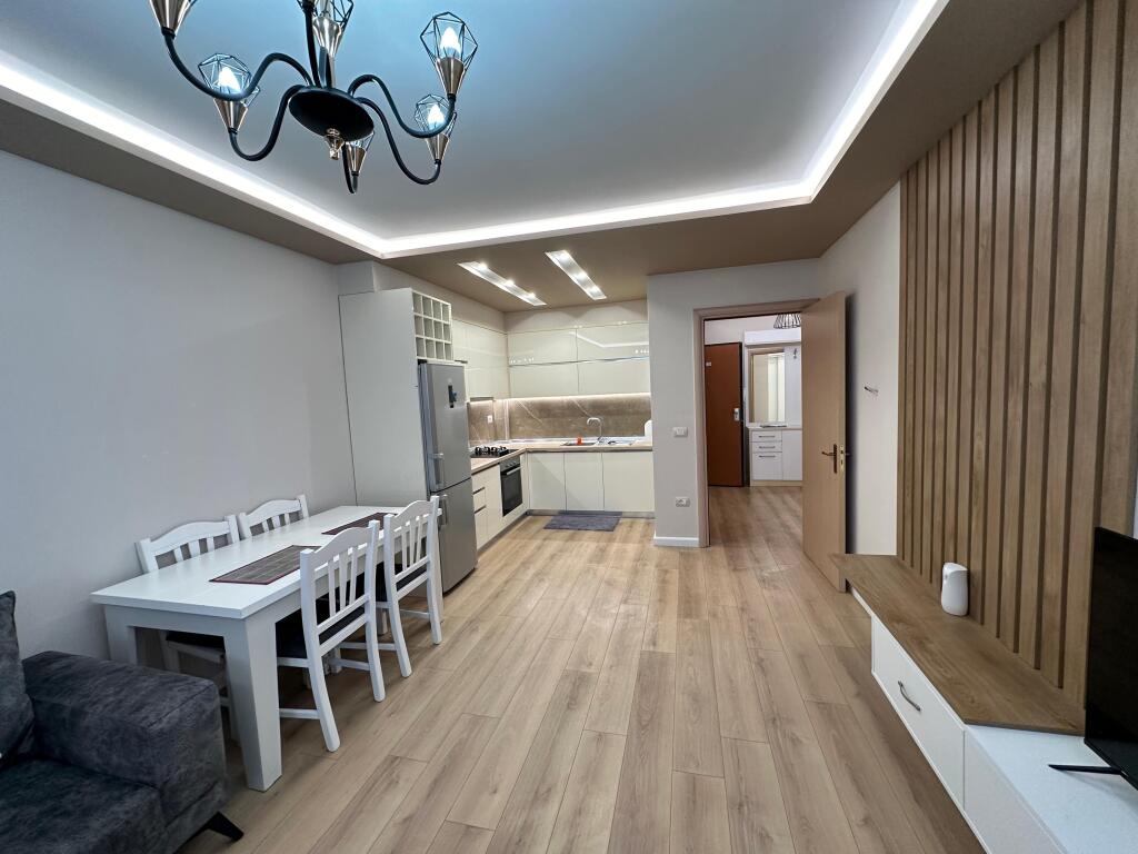 📣 QIRA Apartament 1+1 📍 Liqeni i Thatë, Tiranë 🏢 Kati i 3-të | Me ashensor ✨ Totalisht i mobiluar, i ri dhe shumë komod 💶 550 € / muaj