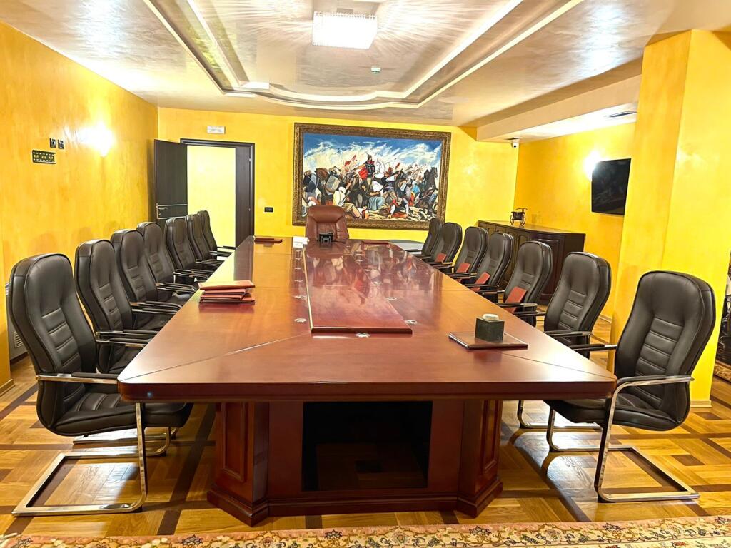 LOCALE COMMERCIALE SU 4 PIANI IN AFFITTO INVESTITO 7.500 M2