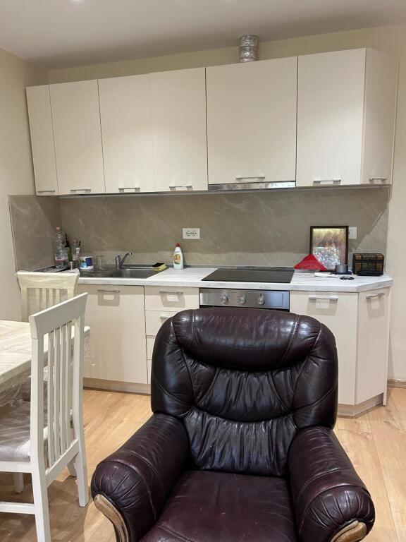 Apartament 2+1 per qira tek Bulevardi Bajram Curri.