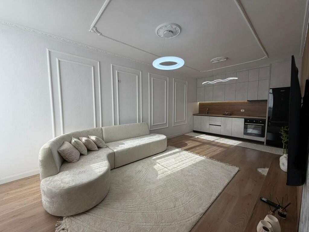 Apartament 2+1 per shitje prane Eja Studio ne Astir.