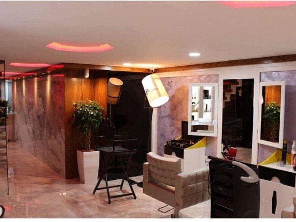 Jepet me Qira – Ambient Duplex i Mobiluar Qender Estetike, Parukeri 800 € /Muaj