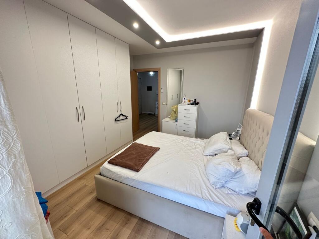 📣 QIRA Apartament 1+1 📍 Liqeni i Thatë, Tiranë 🏢 Kati i 3-të | Me ashensor ✨ Totalisht i mobiluar, i ri dhe shumë komod 💶 550 € / muaj