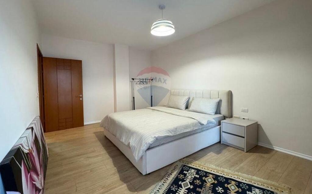 Rent/ Apartment 1+1, Kavajes Street!