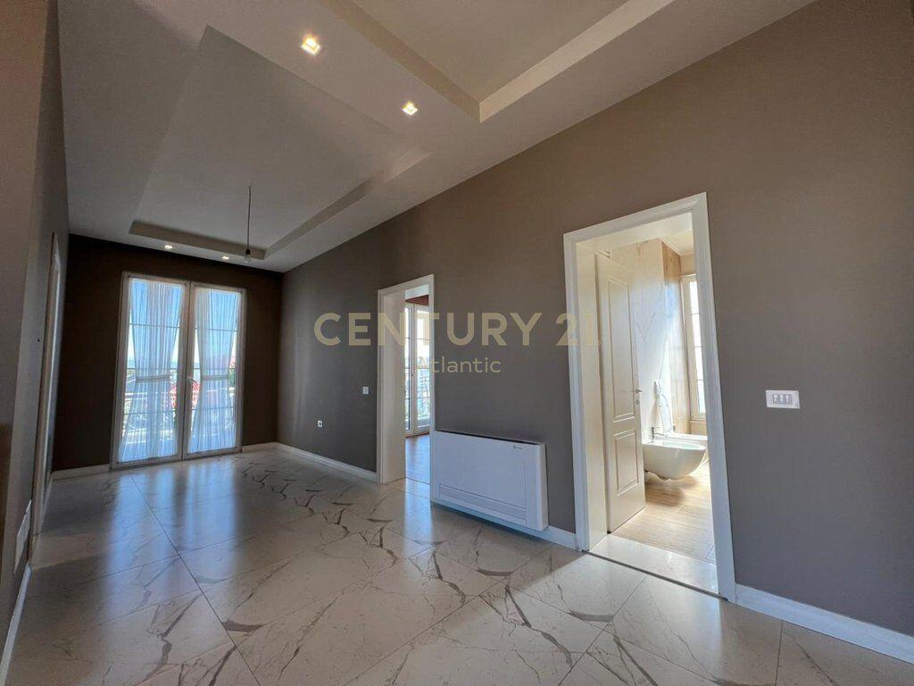 VILE UNIKE PER QERA NE SHIJAK TEK 4 RRUGET !