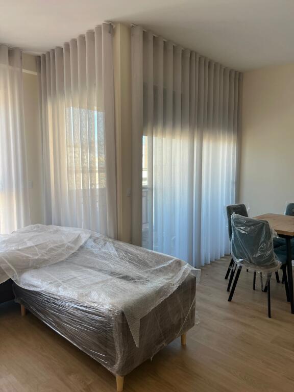 Apartament 1+1, Shkolla e Kuqe!