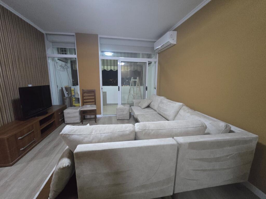 🏠 Jepet me Qira Apartament 2+1 – Komuna e Parisit, Tiranë