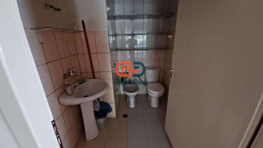 A Lapraka Vicino agli Edifici dell'Arabo, Vendesi Unità Commerciale con Pianta Regolare, Sulla Strada Principale!!