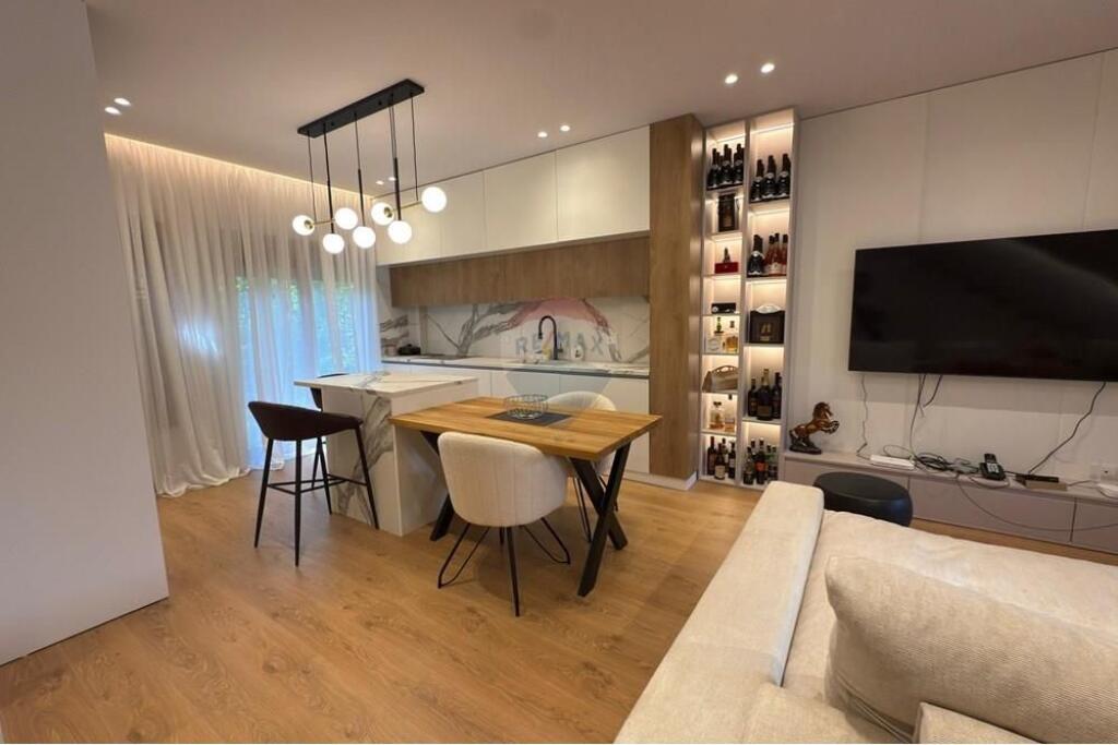 Vilë - Për Qira - Colombo 2, Tiranë