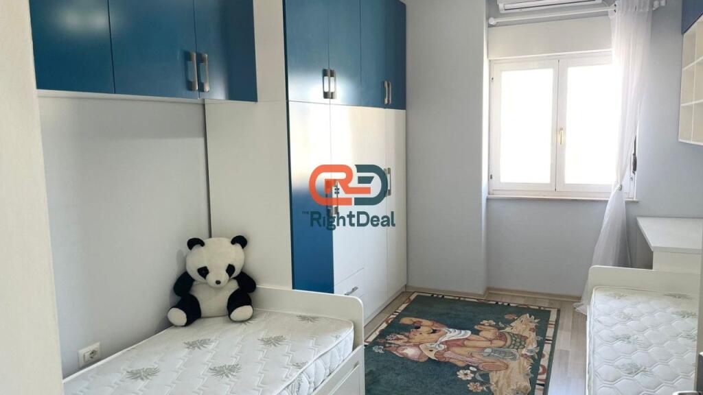 In Centro, Al 9° Piano, Appartamento 2+1+2 In Affitto Investito Con Vista Super !