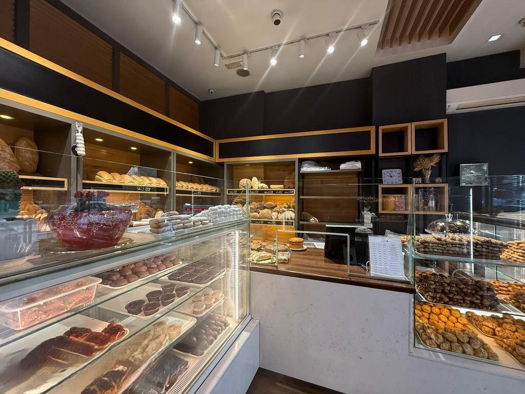 AL 21 DICEMBRE VENDIAMO UNITA' COMMERCIALE PIANO 0 FRONTE STRADA 310,000 €