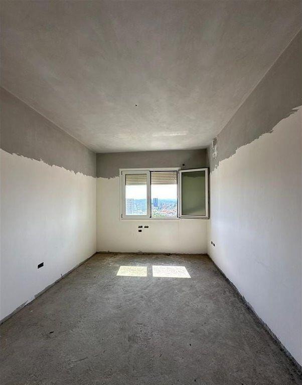 Esclusivo! Appartamento 3+1+2 con Ampia Veranda & Piscina Privata – Via 5 Maji, Tirana!