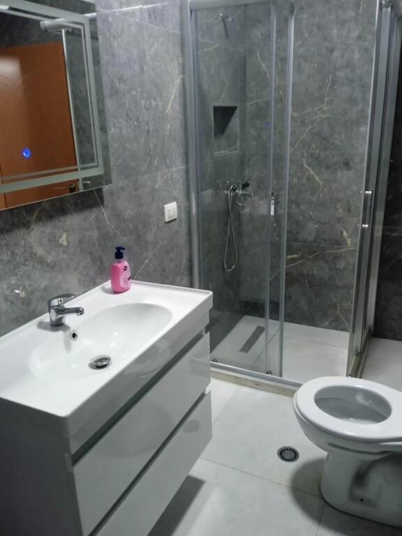 JEPET ME QIRA : Apartament 2+1+ 2/KOMPLEKSI MOLLA/ ASTIR