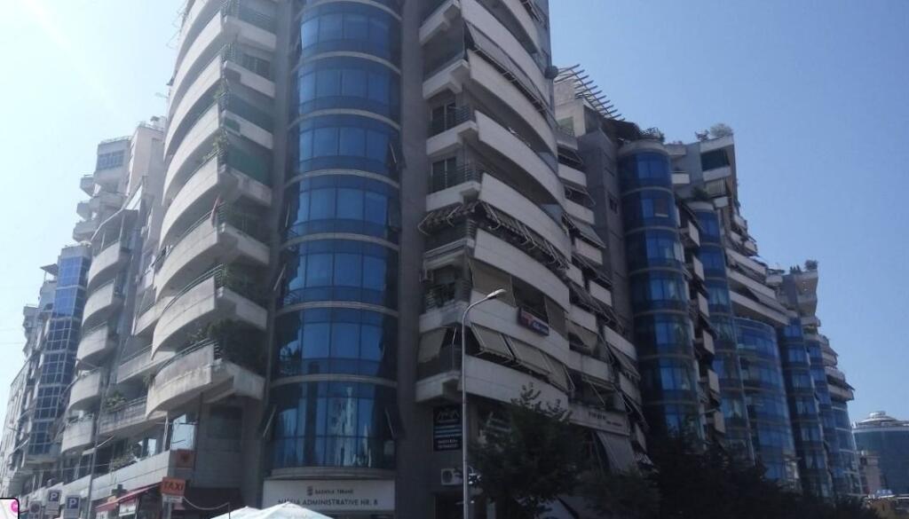 Shitet, Apartament 2+1 , Kompleksi Halili, 250000 Euro.