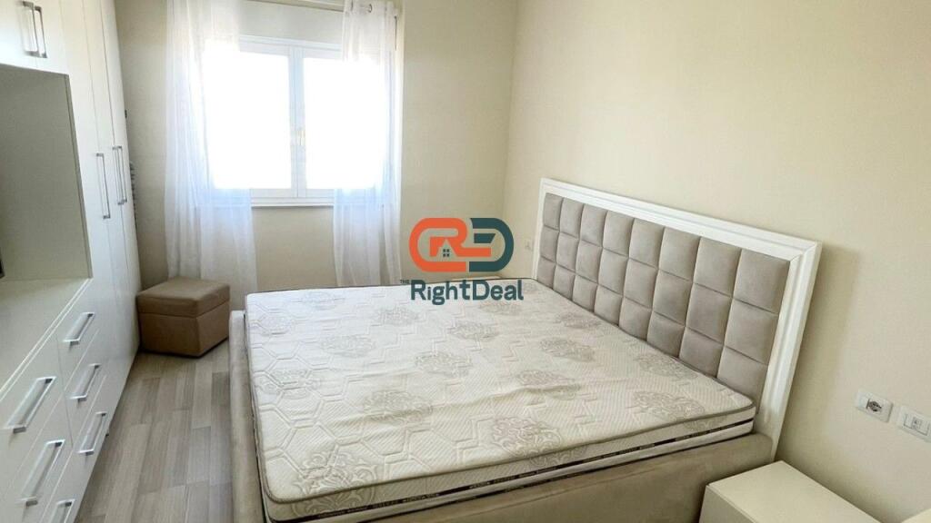 In Centro, Al 9° Piano, Appartamento 2+1+2 In Affitto Investito Con Vista Super !