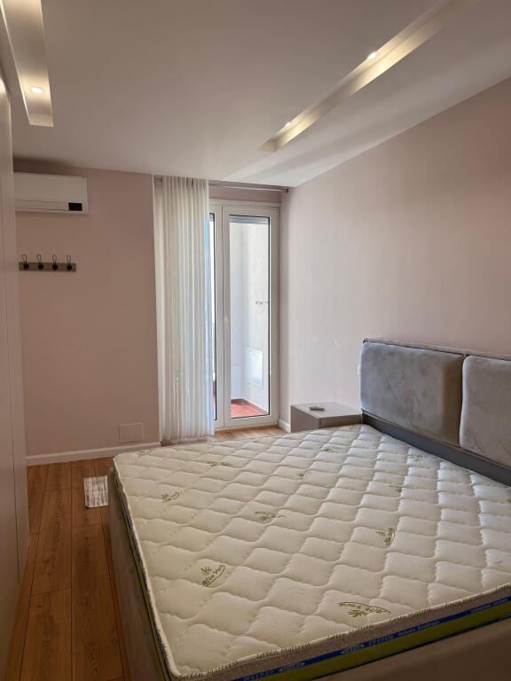 Apartament 2+1+2 per qira  përballë Stacionit të trenit - Durres.