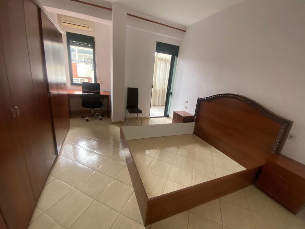 2+1,i mobiluar rruga hamdi sina liqeni i thate,cmimi 500 mije leke