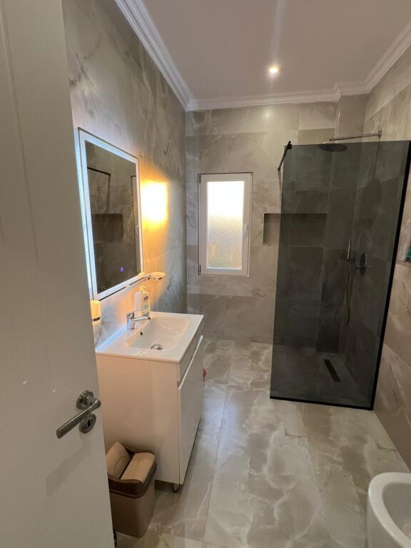 Super apartament me qira tek Lake Land Residence,