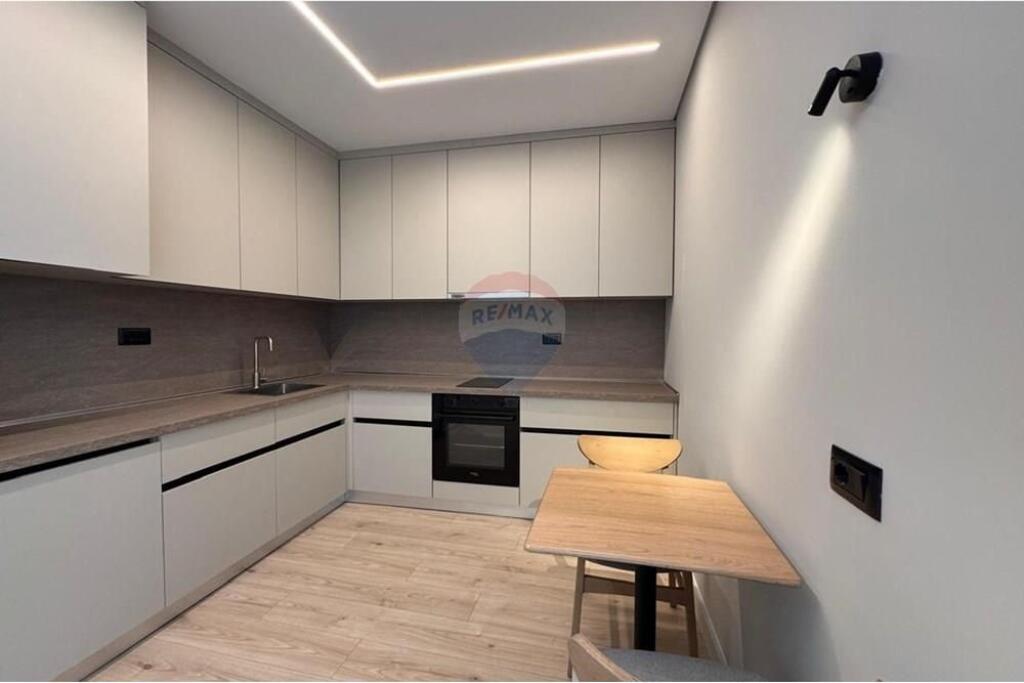 Three Studios for Rent at Pazari i Ri!