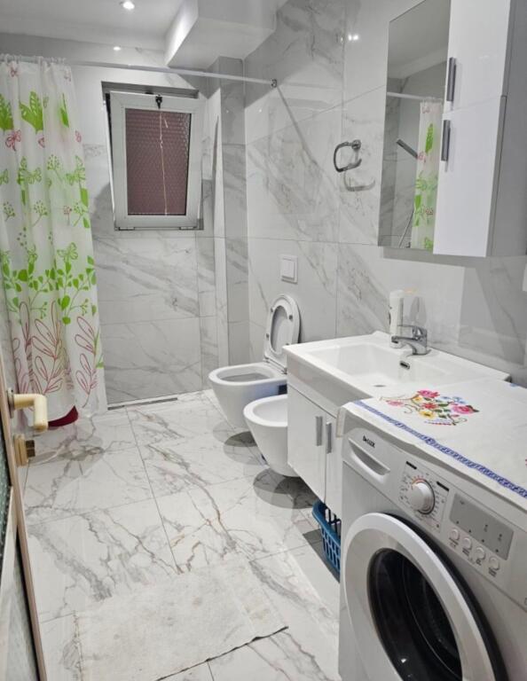 Apartament 3+1 me qira prane Fakultetit te Shkencave!