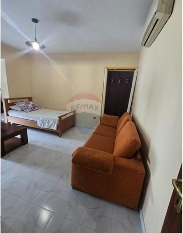 Jepet me Qira Apartament 3+1 te Shkolla e Baletit