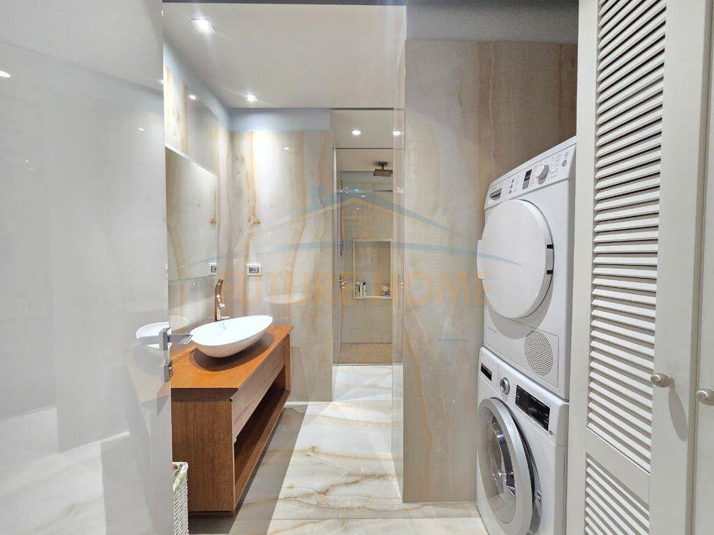 For sale, Apartment 2+1+2+ 2 parking spaces, Center, Tirana.