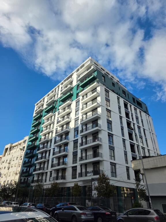 AFFITTASI 2+1 CON 2 BAGNI+POSTO AUTO PER UFFICIO. COMUNE DI PARIGI.