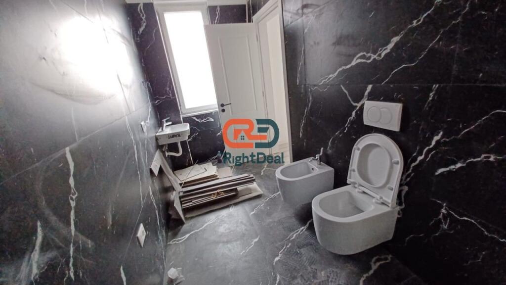 Tek Golden Hands Ne Paskuqan, Shitet Apartament 2+1+2, Me Planimetri Te Rregullt!!